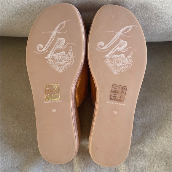 Free People Harbor Platform - Picture 6 of 6